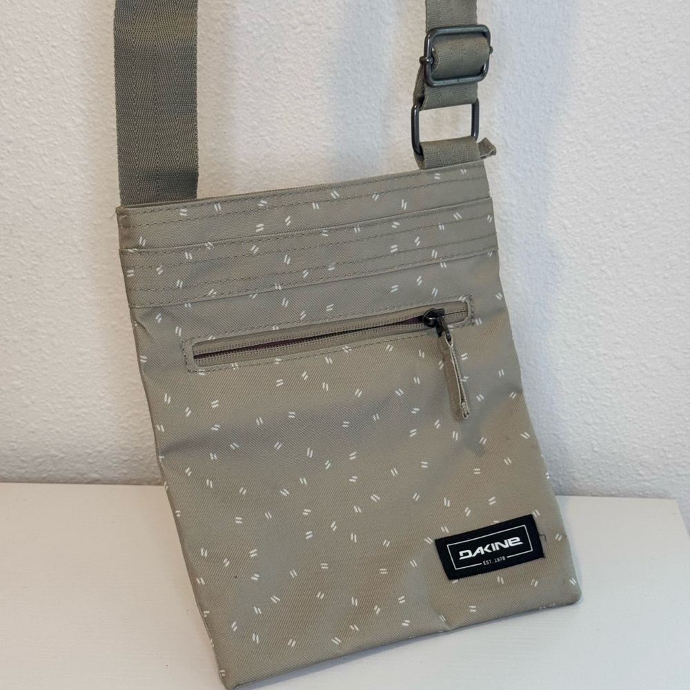 Dakine cross body bag